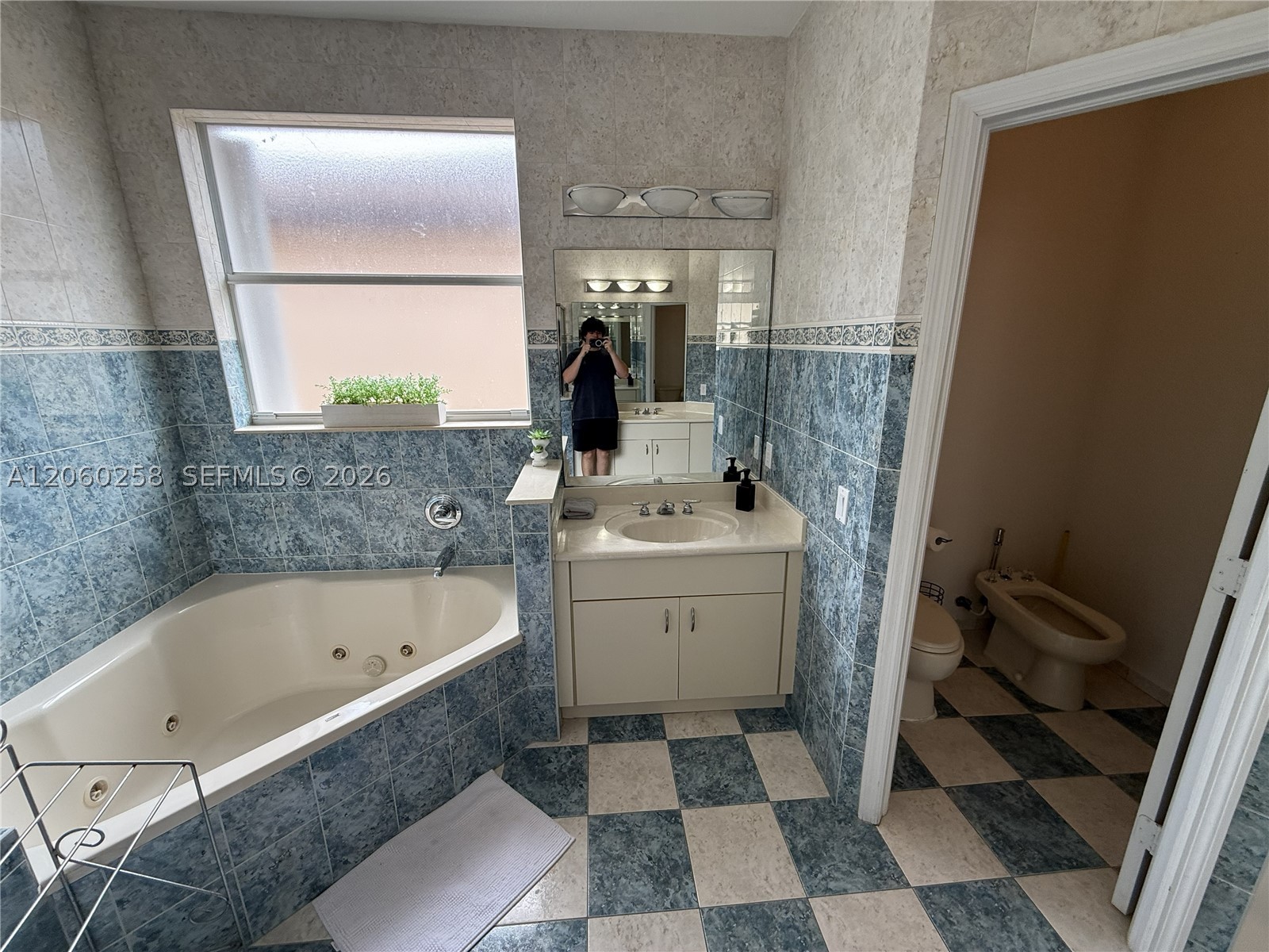 KENDALL COUNTRY ESTATES - Residential