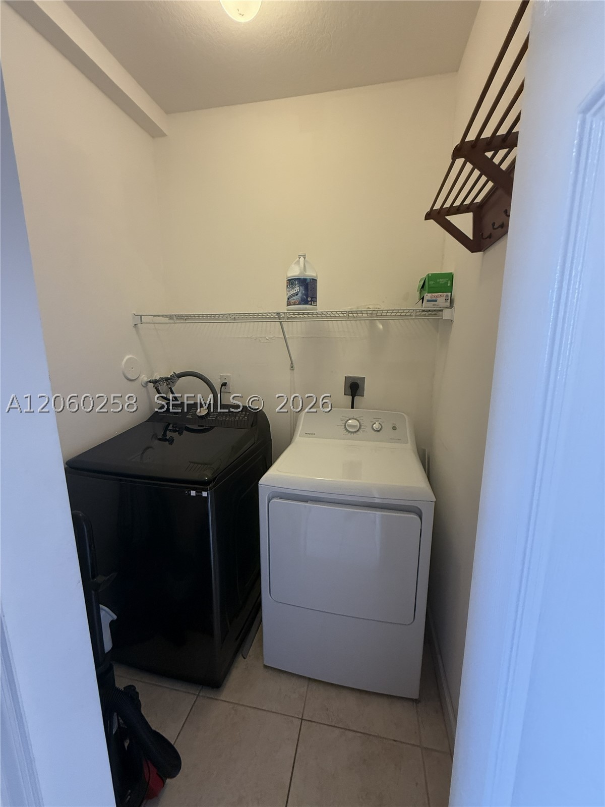 KENDALL COUNTRY ESTATES - Residential