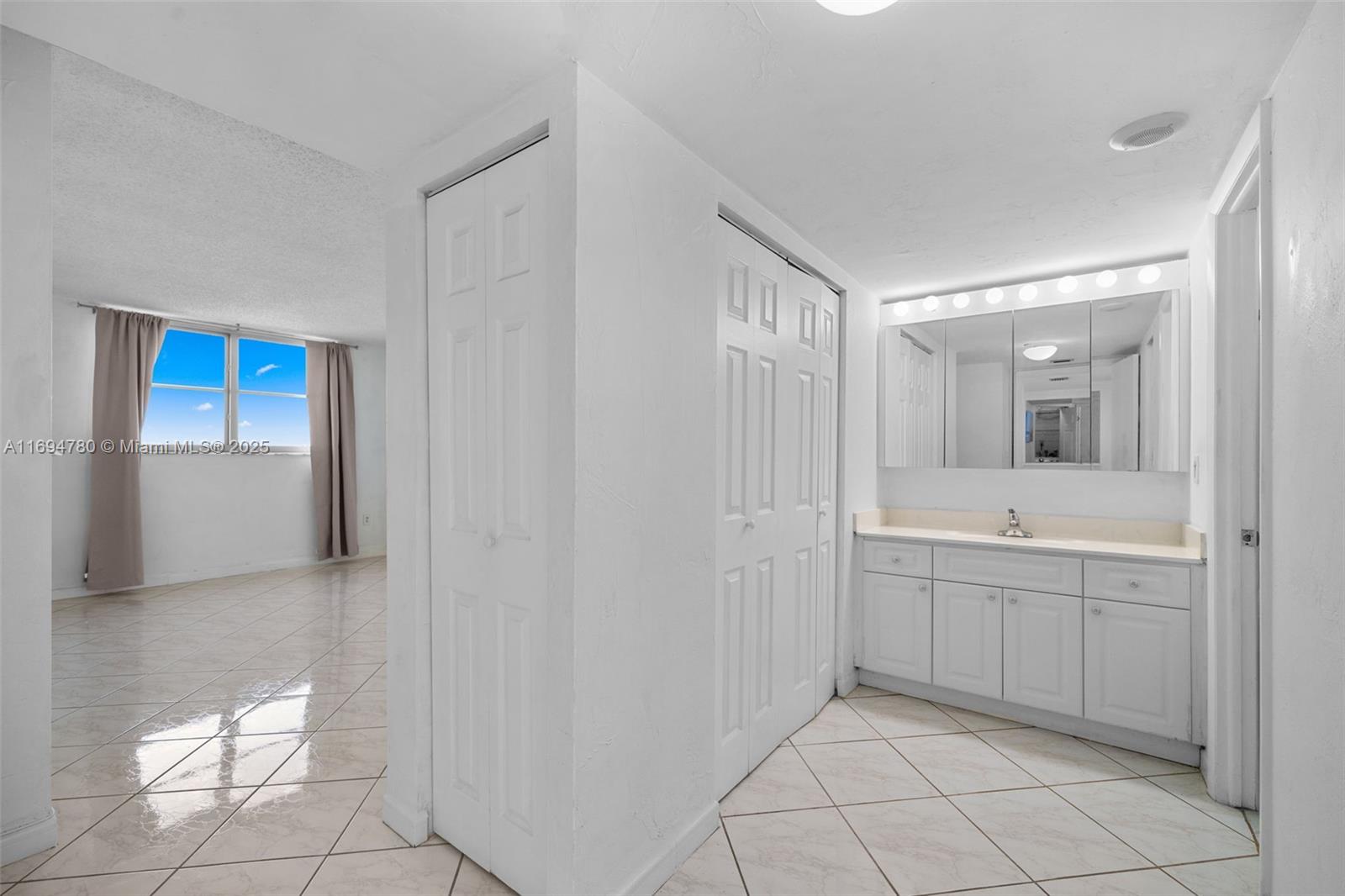 MANATEE CONDO - Residential Lease