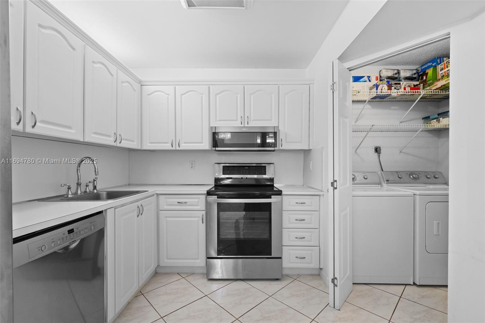 MANATEE CONDO - Residential Lease