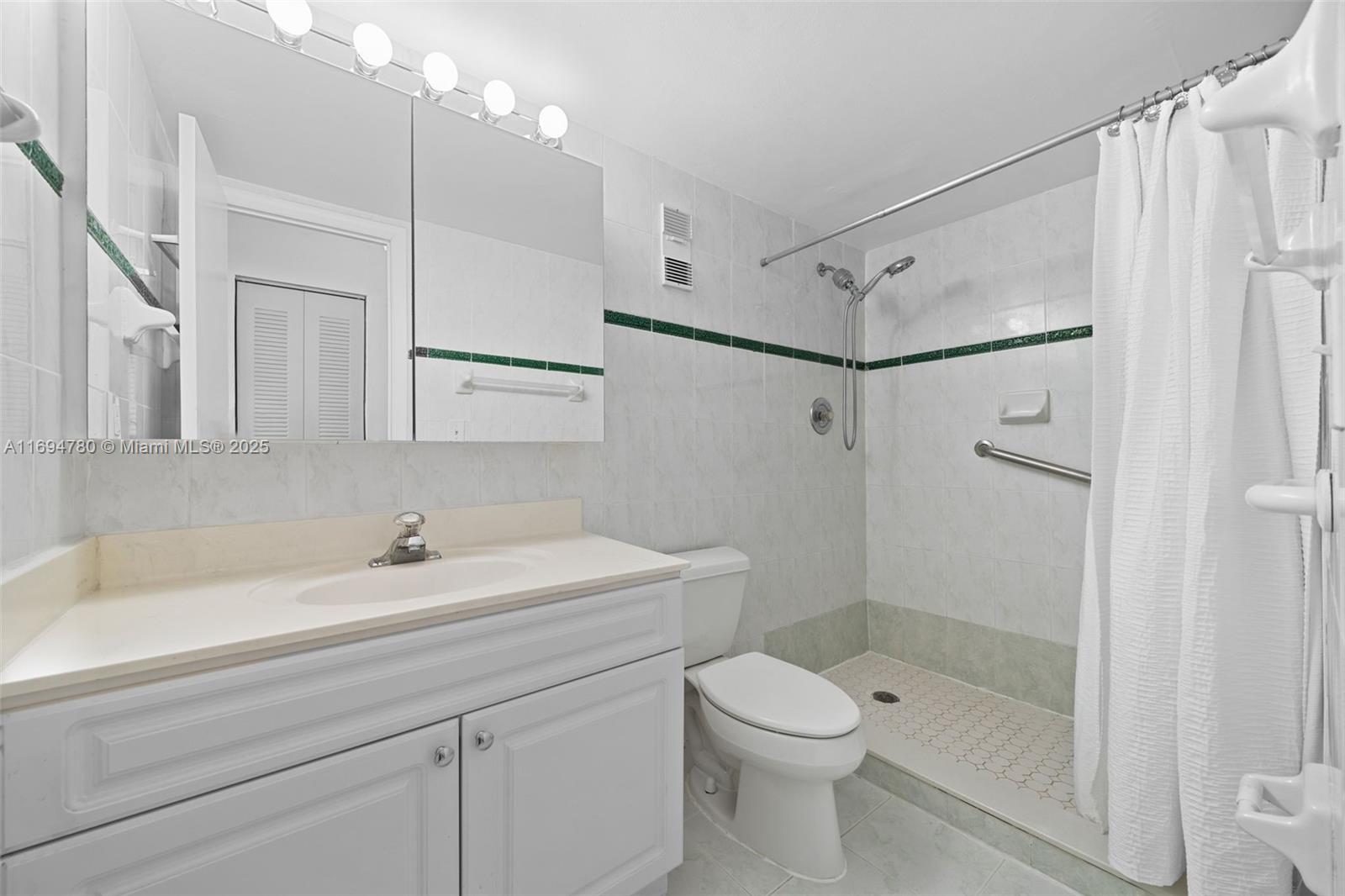 MANATEE CONDO - Residential Lease
