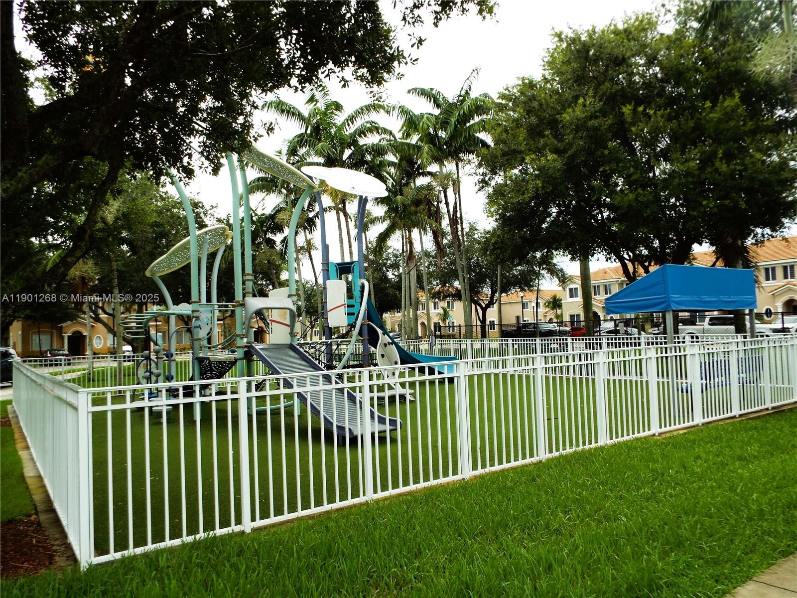 TOWNS AT SEASCAPE - Residential