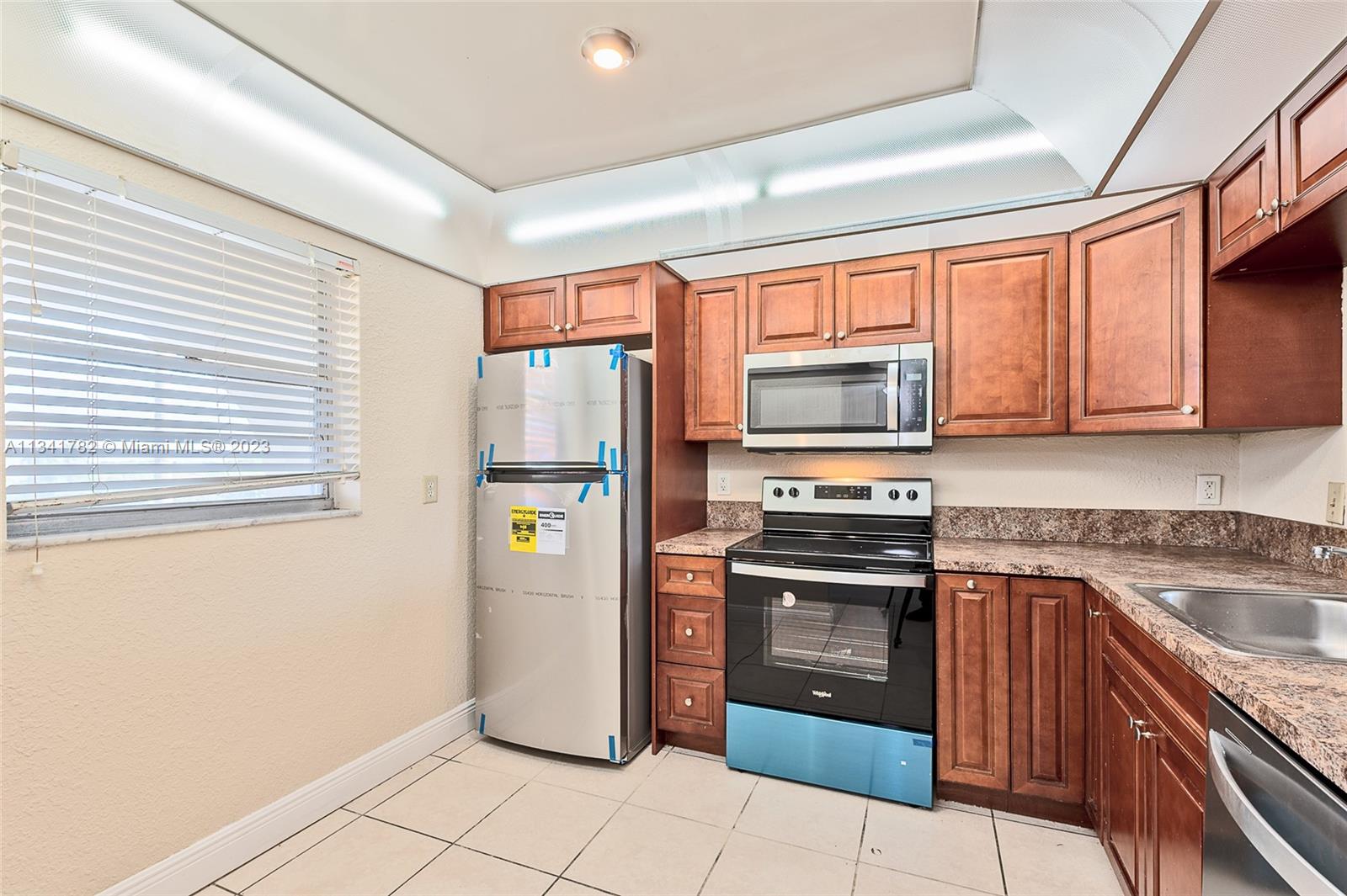 SUNRISE ISLAND CONDOMINIU - Residential