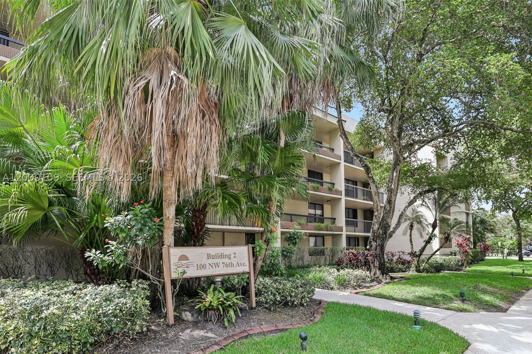 LAKES OF NEWPORT I CONDO - Residential