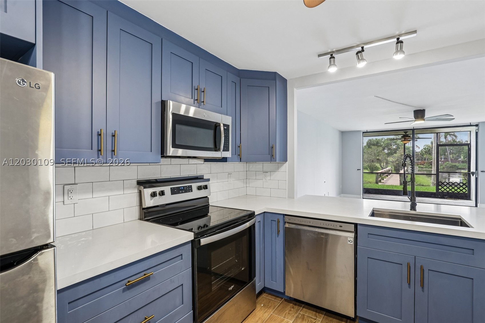 LAKES OF NEWPORT I CONDO - Residential