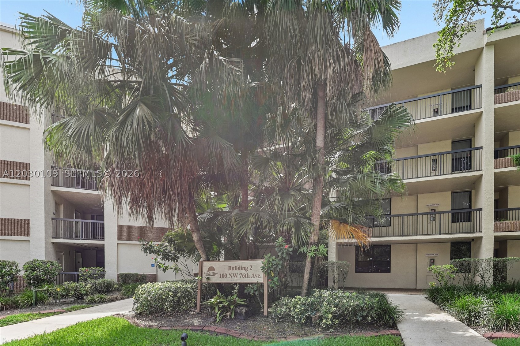 LAKES OF NEWPORT I CONDO - Residential