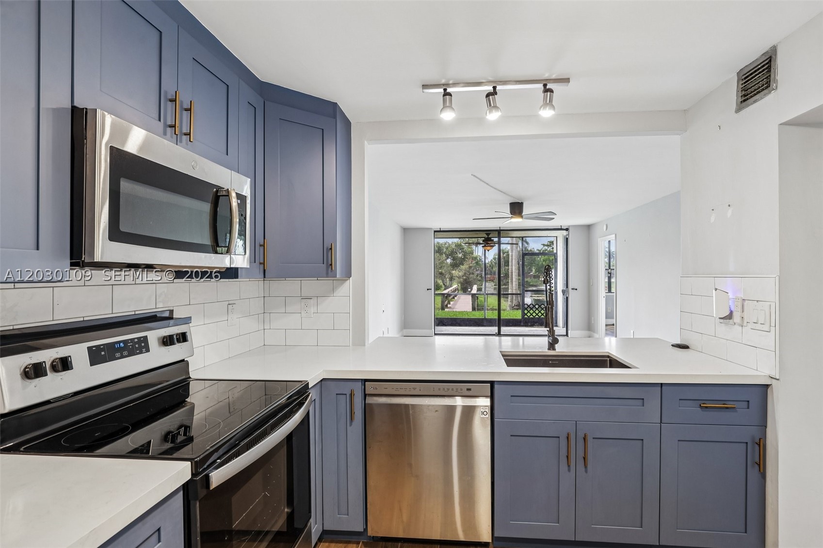 LAKES OF NEWPORT I CONDO - Residential