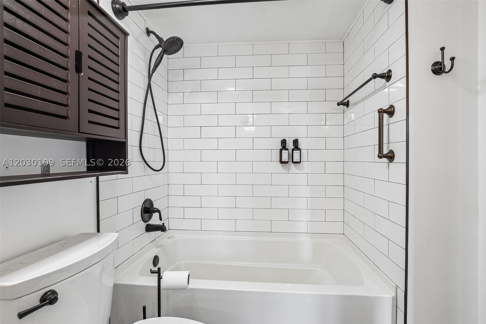 LAKES OF NEWPORT I CONDO - Residential