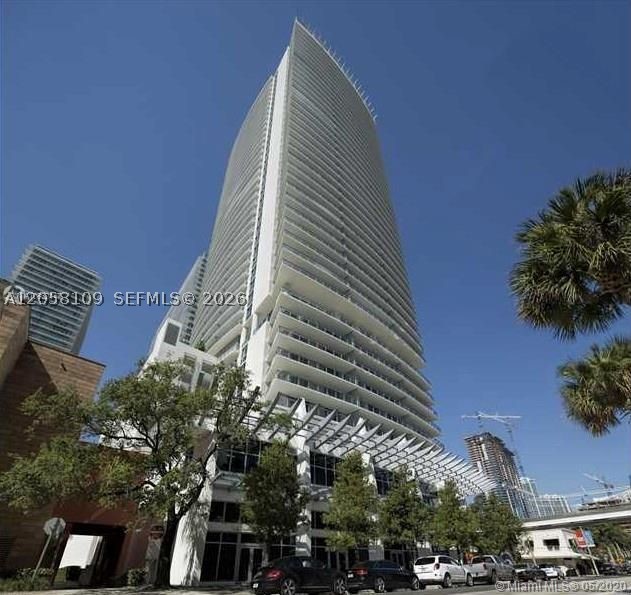 Located in the heart of Mary Brickell Village Spectacular and very spacious 2 Bedroom+2 Baths , enjoy walking to work, fine dinning, retails options and amazing nightlife in the area. The open city skyline was created by Carlos Ott and designed by the legendary Italian luxury firm Pininfarina and boast top-notch amenities as : Skydeck, Rooftop pool with amazing view, fitness center, spa, movie theater, club house and more. Property with valet parking space, close to Metrorail and metro mover. Most See !!