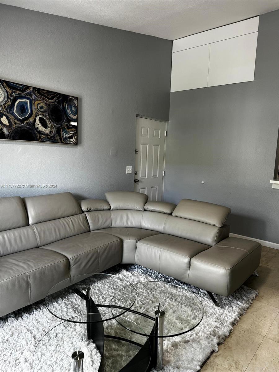 VISTA TRACE 3 CONDO - Residential