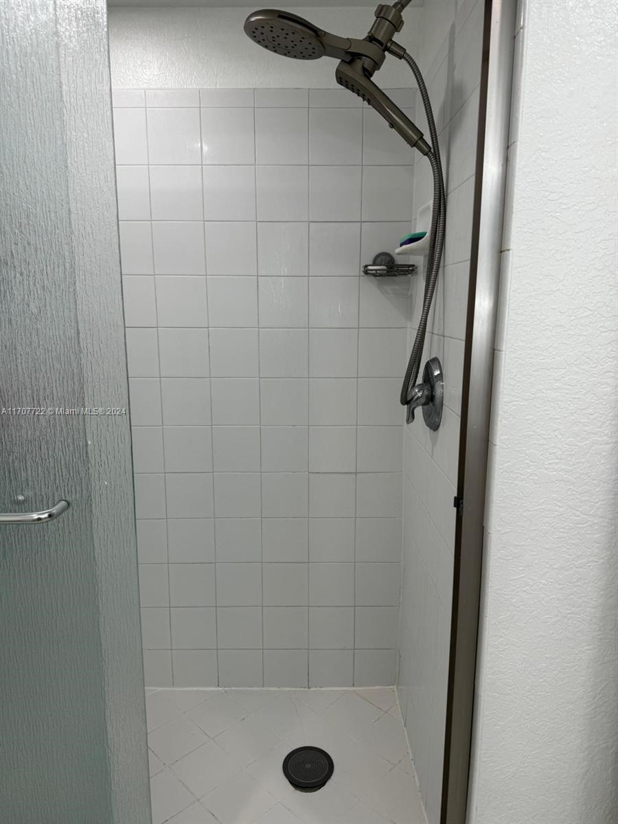 VISTA TRACE 3 CONDO - Residential