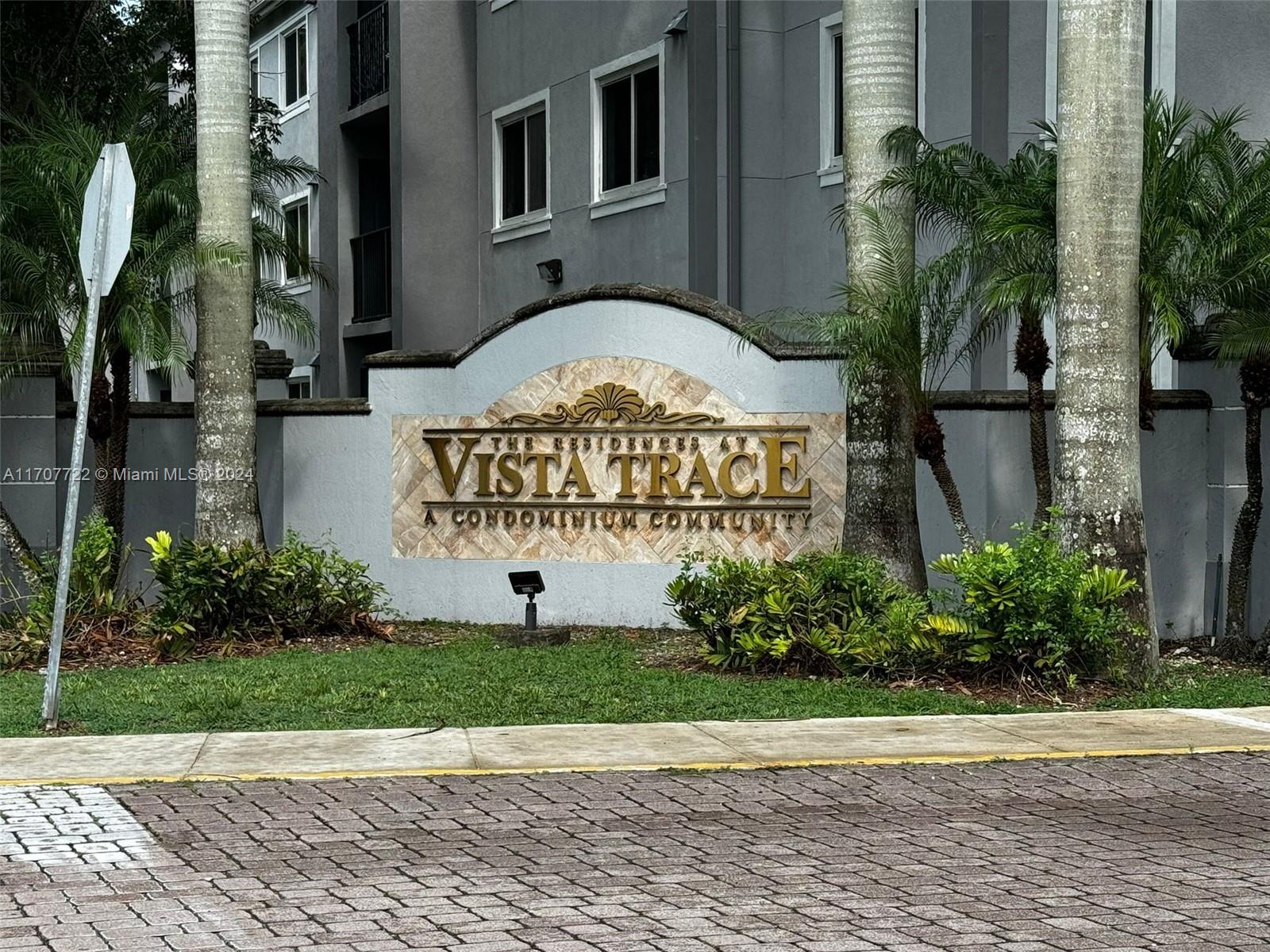 VISTA TRACE 3 CONDO - Residential