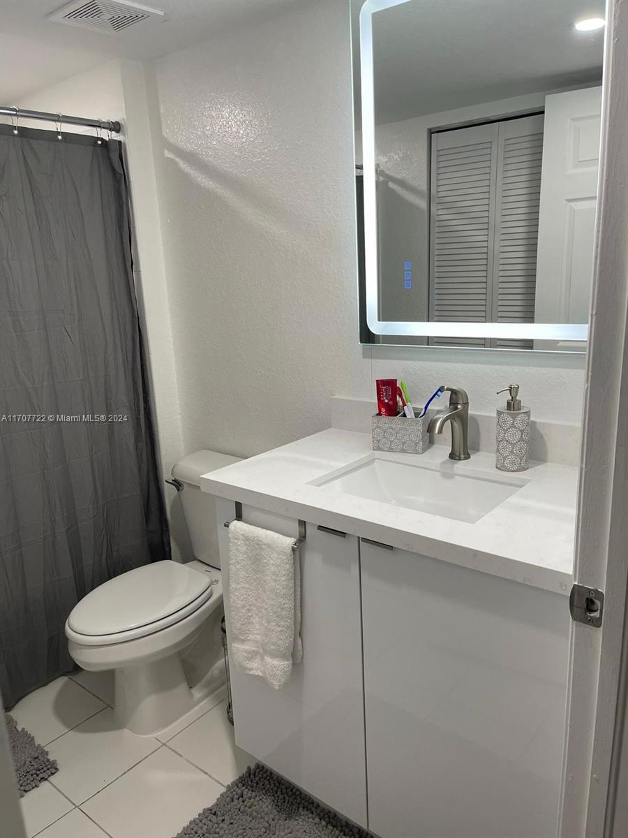 VISTA TRACE 3 CONDO - Residential