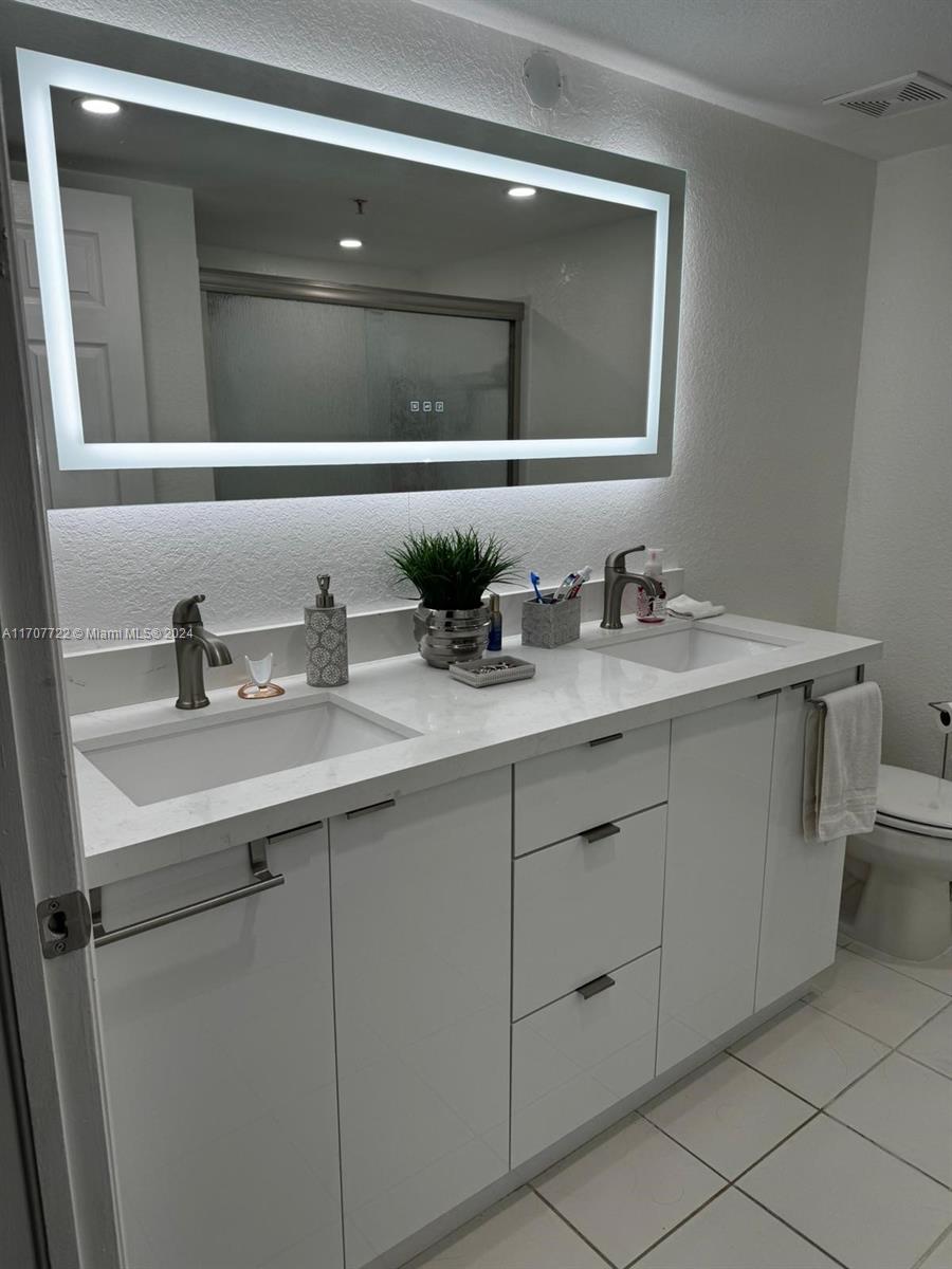 VISTA TRACE 3 CONDO - Residential