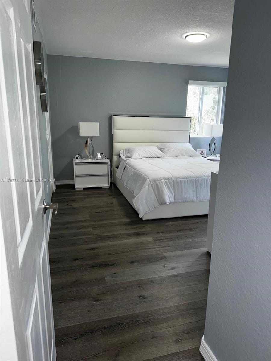 VISTA TRACE 3 CONDO - Residential