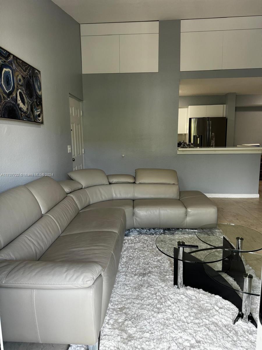 VISTA TRACE 3 CONDO - Residential