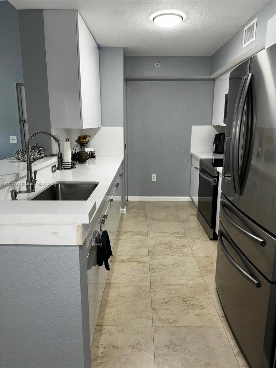 VISTA TRACE 3 CONDO - Residential