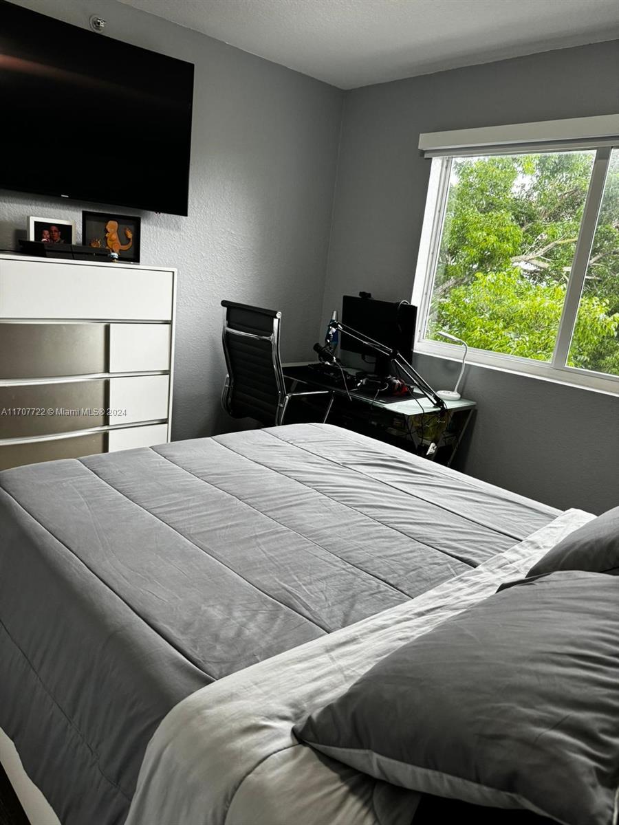VISTA TRACE 3 CONDO - Residential