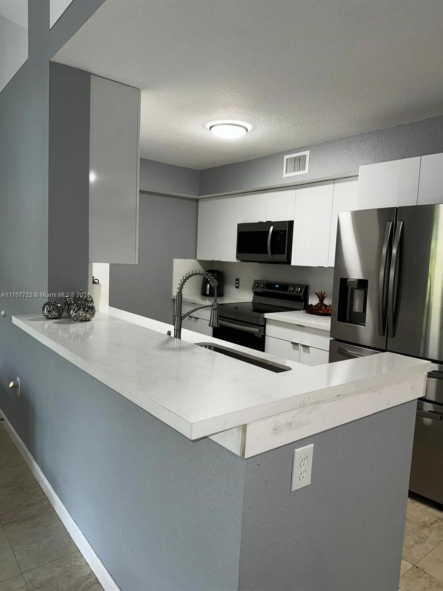 VISTA TRACE 3 CONDO - Residential