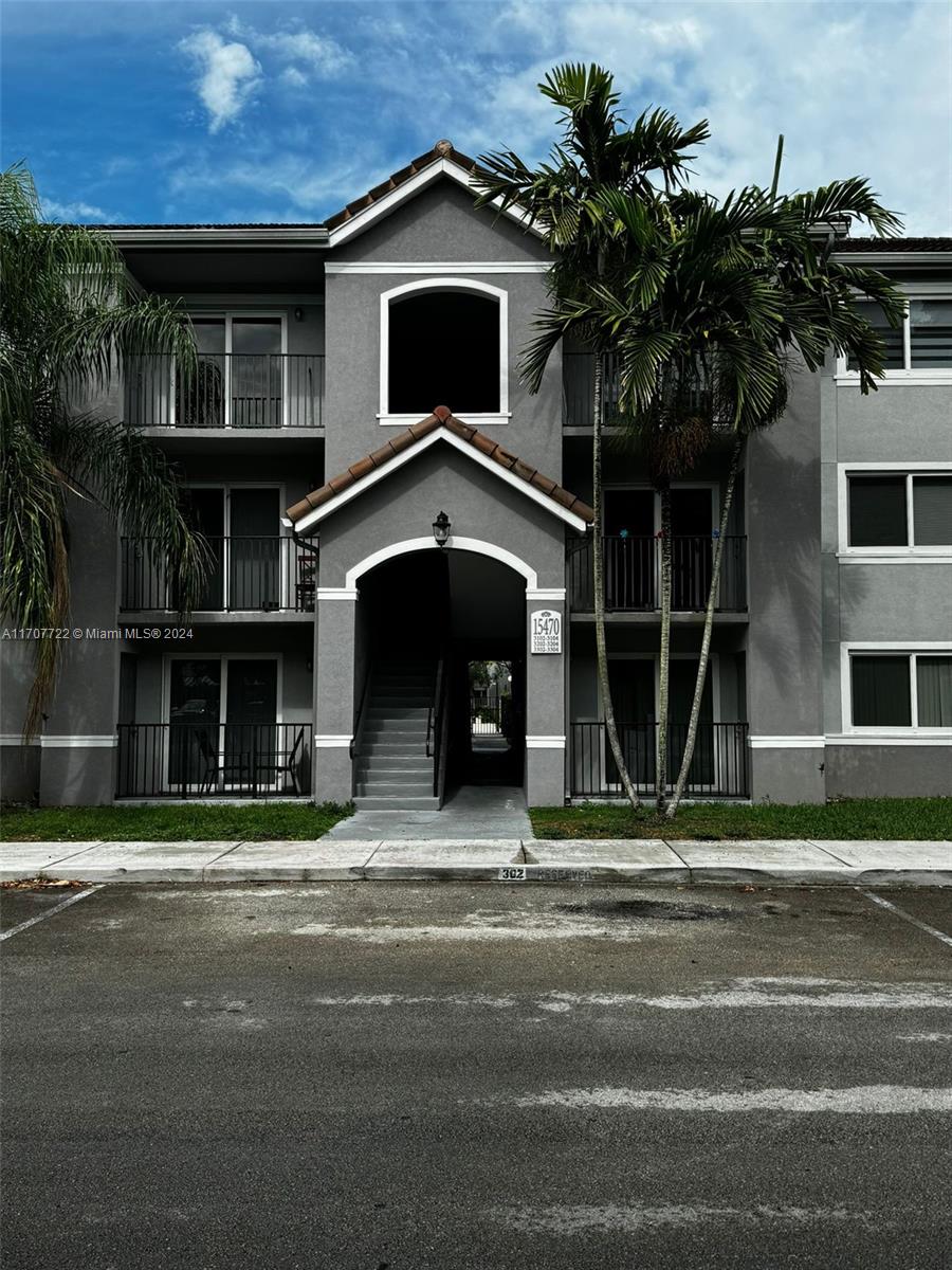 VISTA TRACE 3 CONDO - Residential
