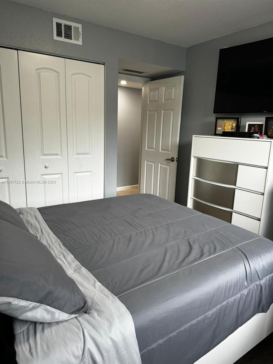 VISTA TRACE 3 CONDO - Residential