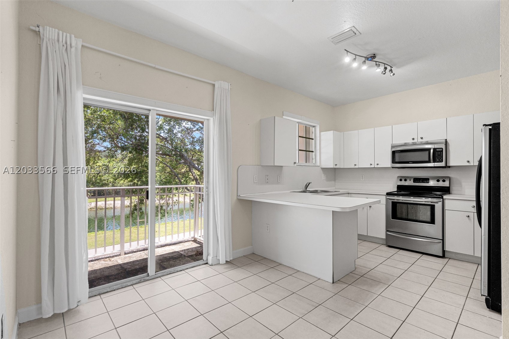 CARIBBEAN ISLES VILLAS CO - Residential