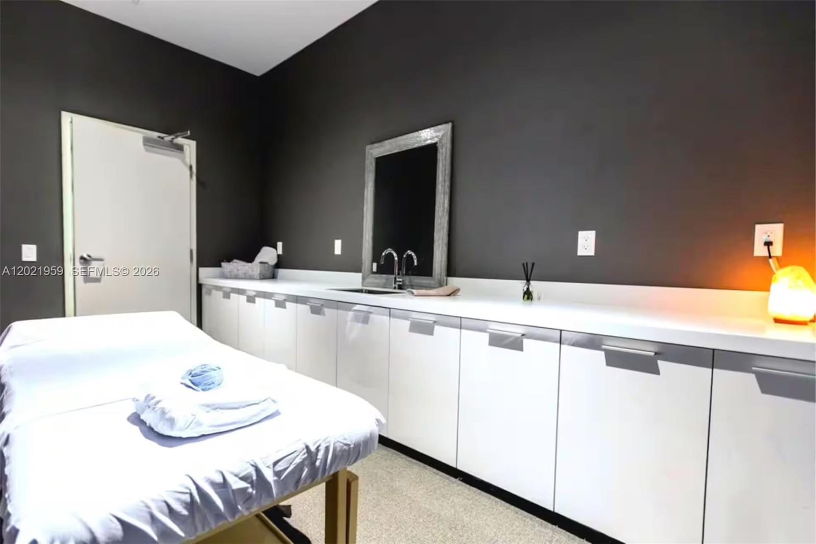 CANVAS CONDO - Residential