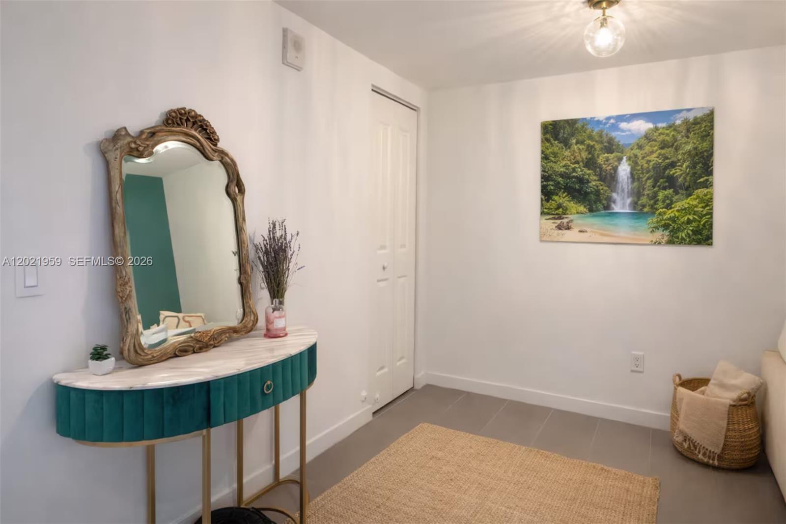 CANVAS CONDO - Residential