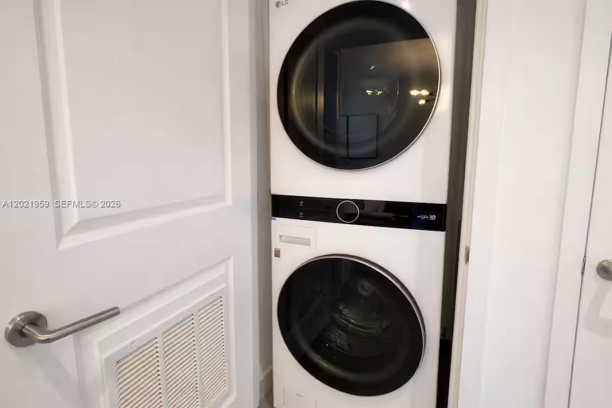 CANVAS CONDO - Residential