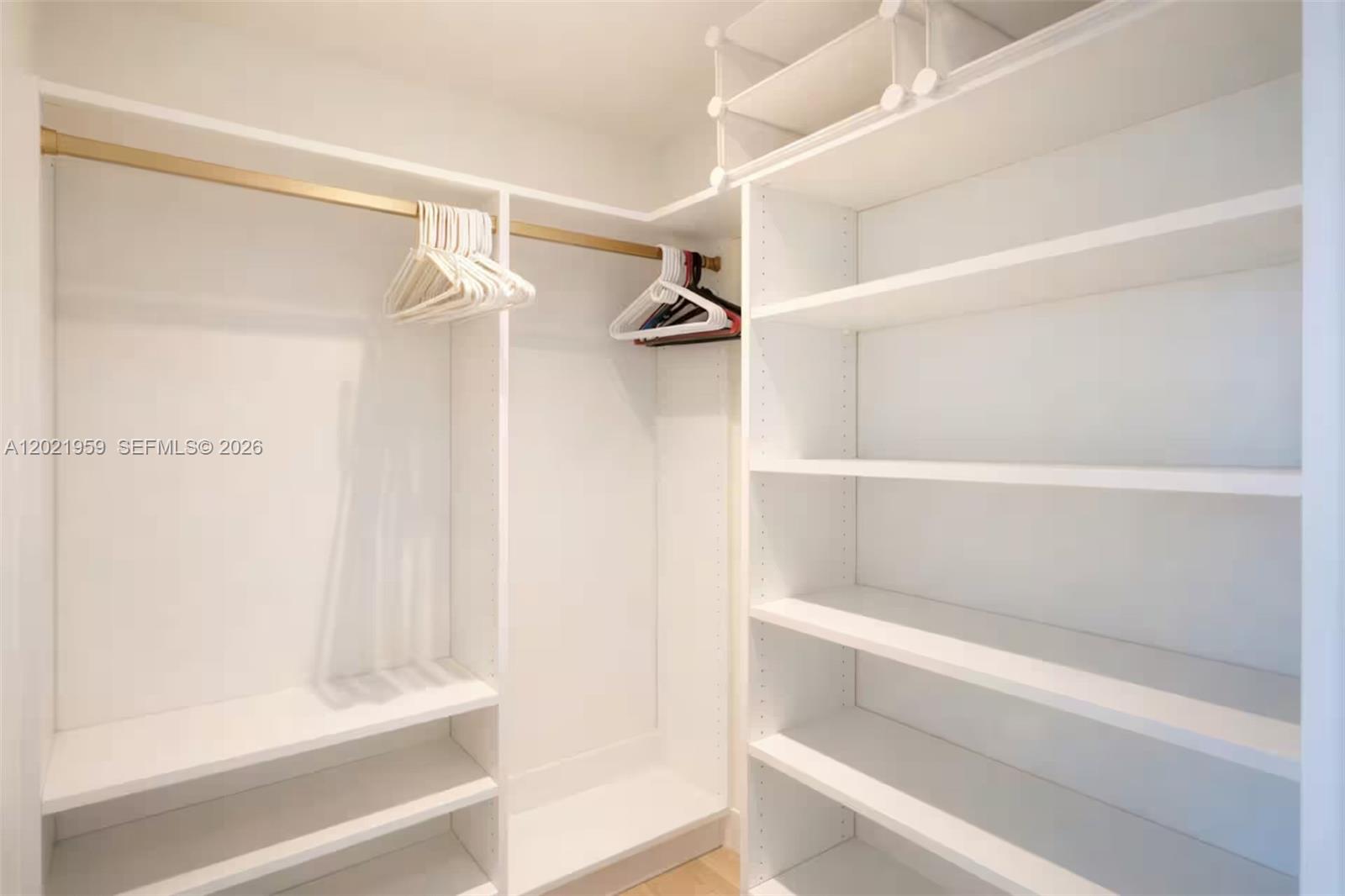 CANVAS CONDO - Residential