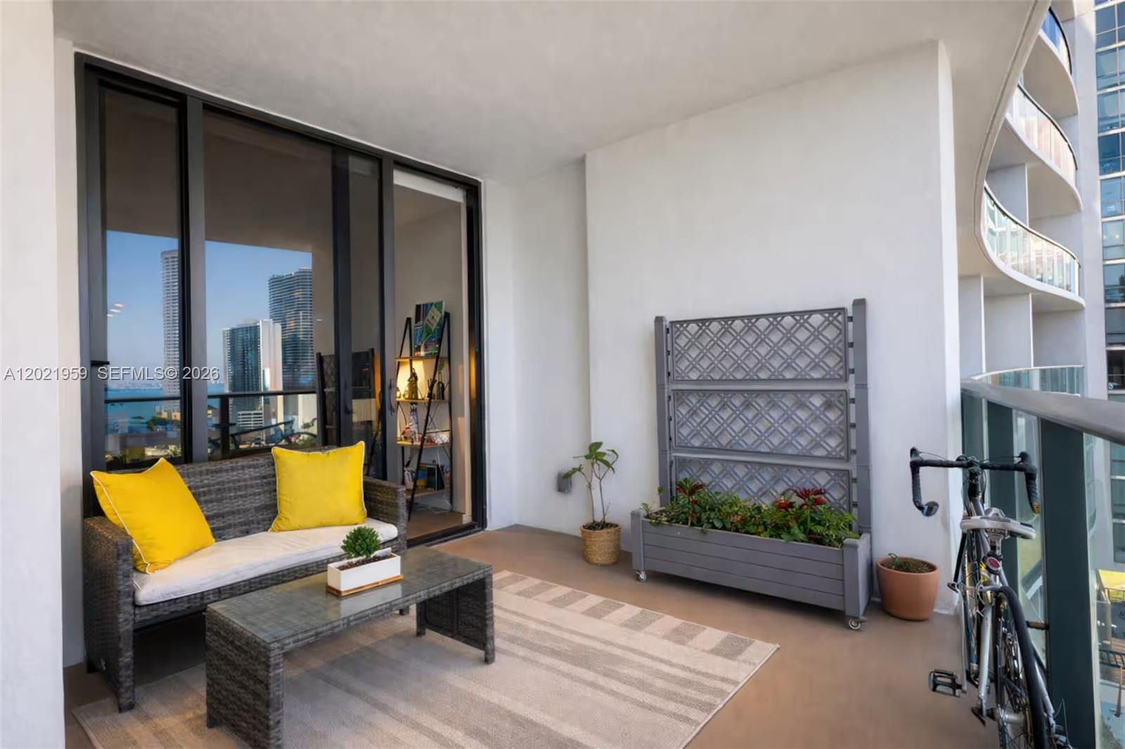 CANVAS CONDO - Residential