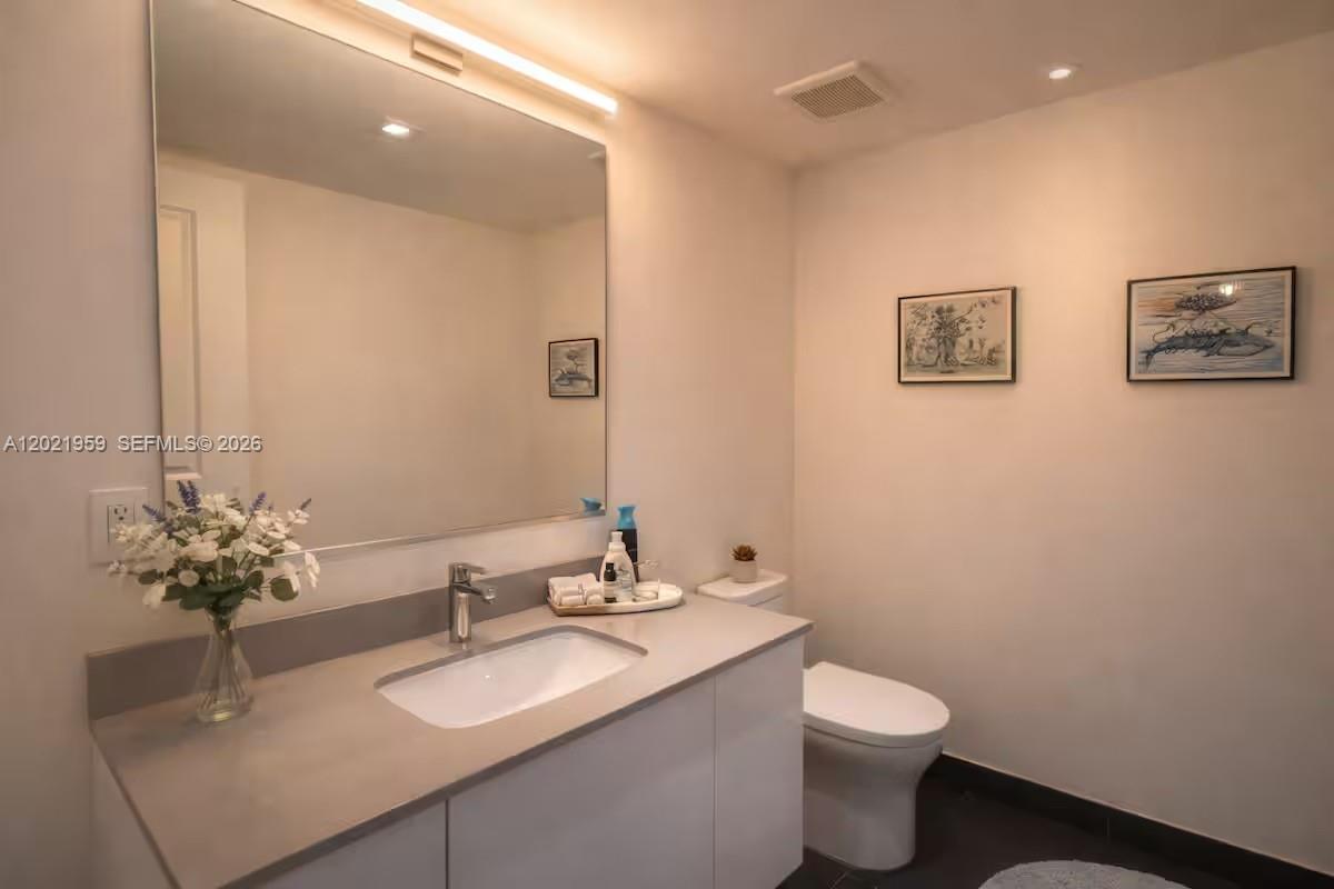 CANVAS CONDO - Residential