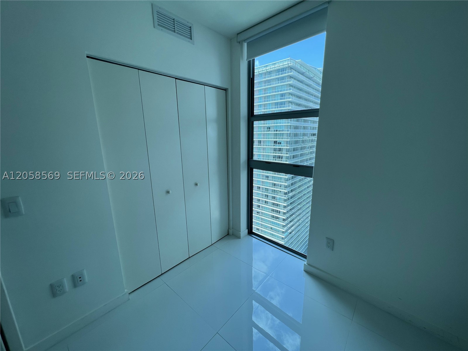 1100 MILLECENTO RESIDENCE - Residential