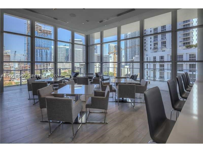 1100 MILLECENTO RESIDENCE - Residential
