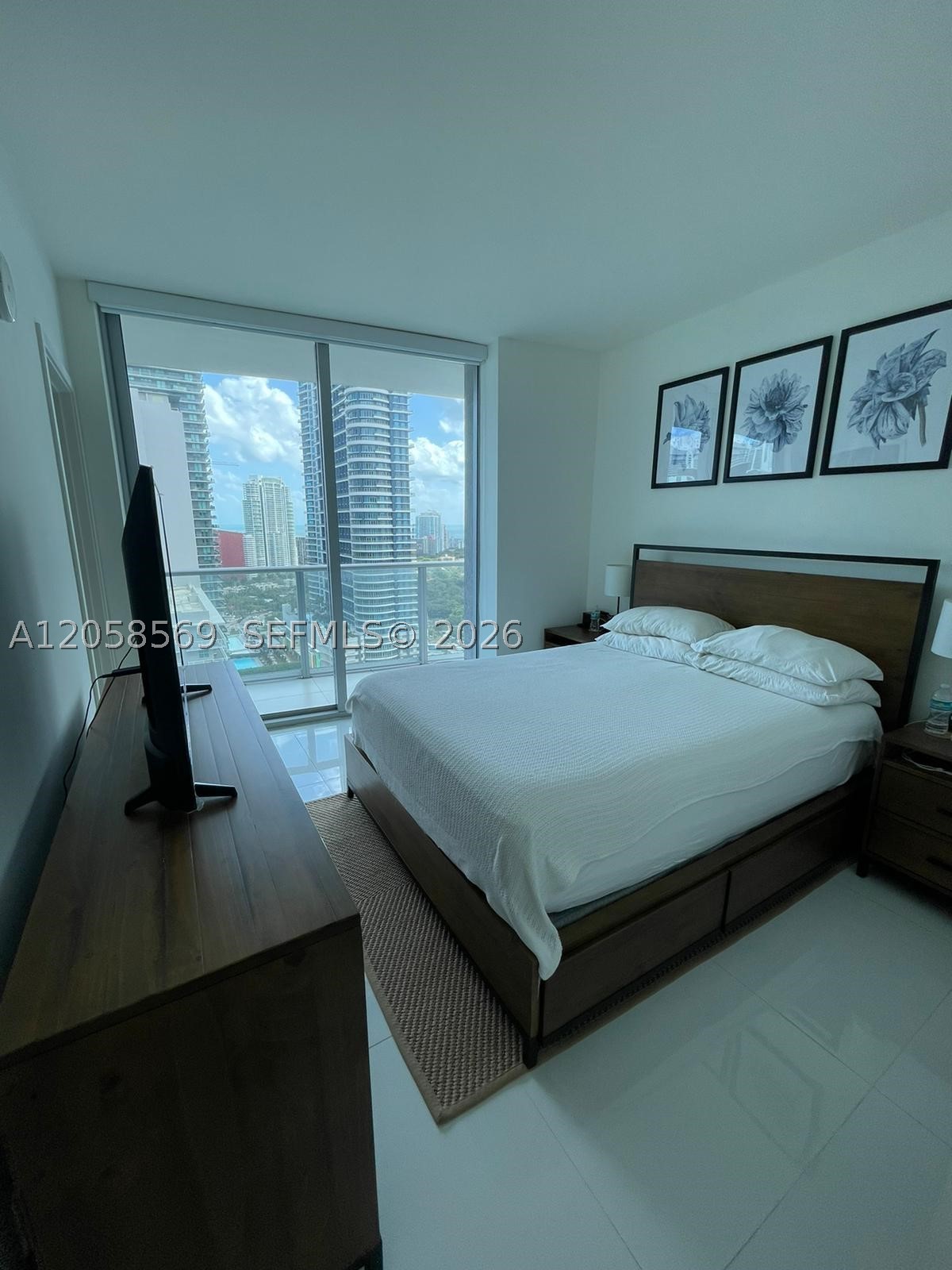 1100 MILLECENTO RESIDENCE - Residential