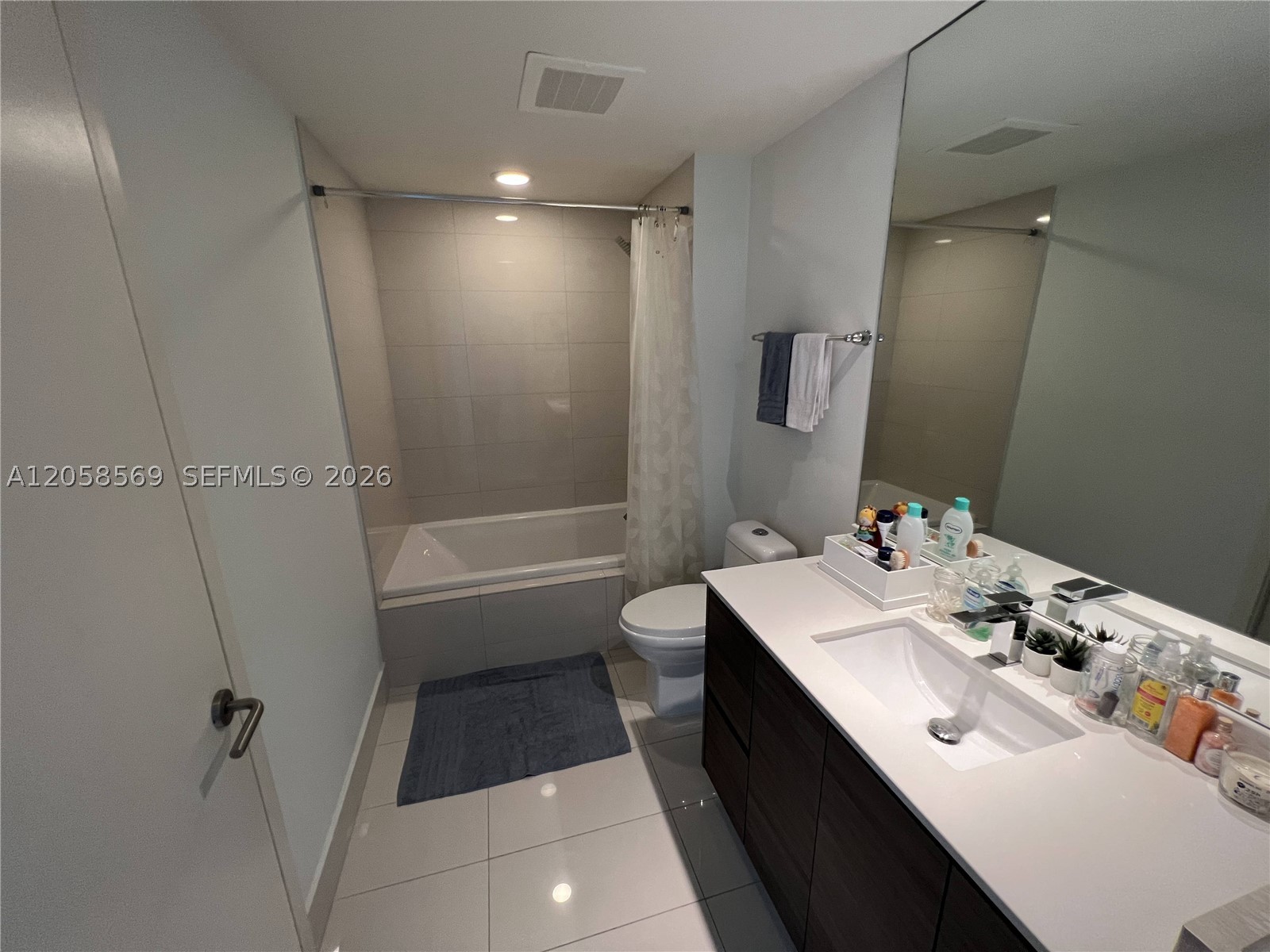 1100 MILLECENTO RESIDENCE - Residential