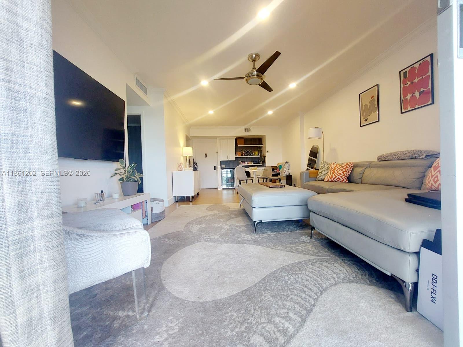 HILLCREST NO 21 CONDO - Residential