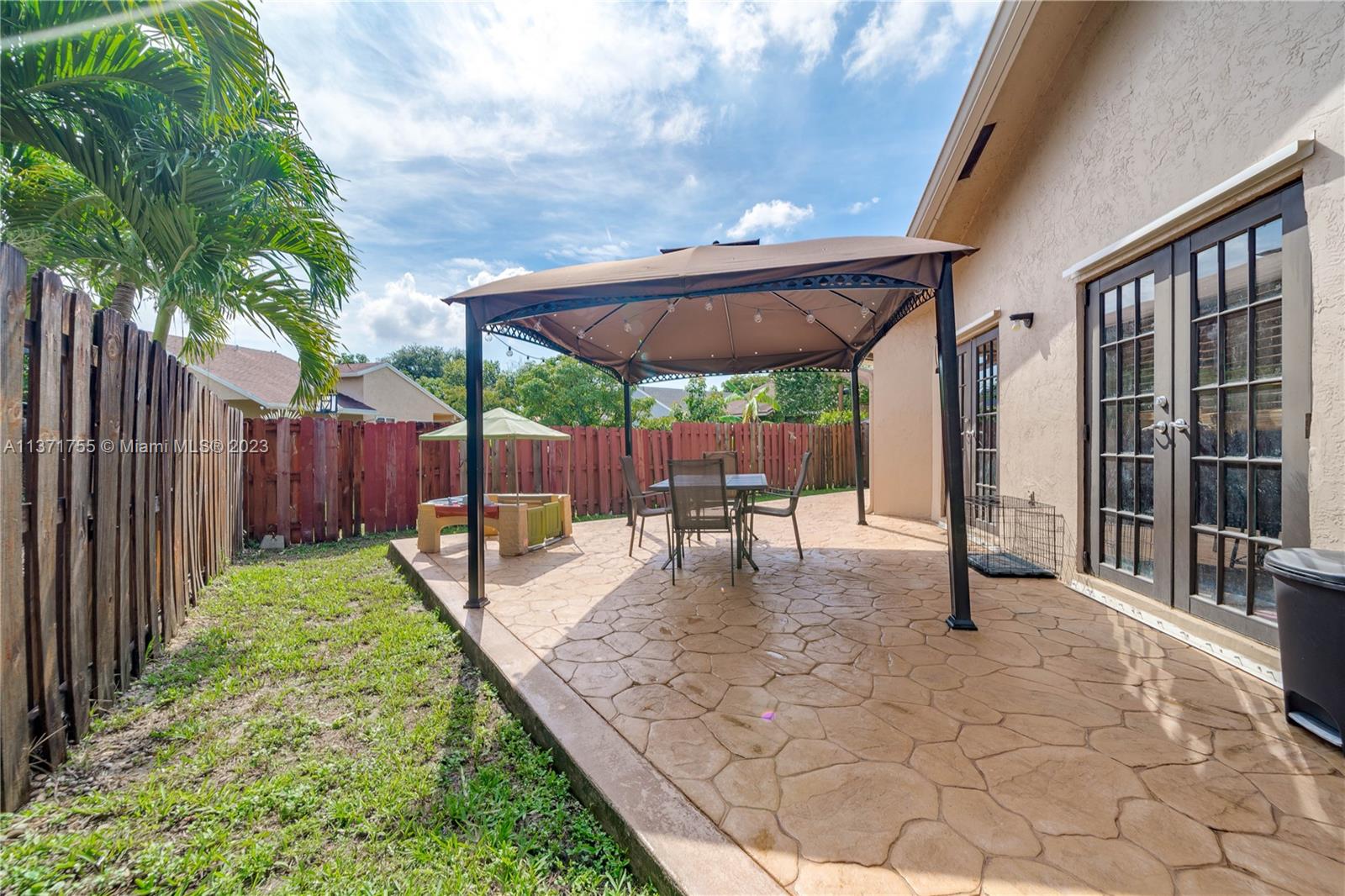 PEMBROKE LAKES SOUTH - Residential