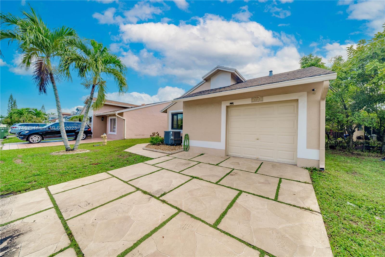 PEMBROKE LAKES SOUTH - Residential