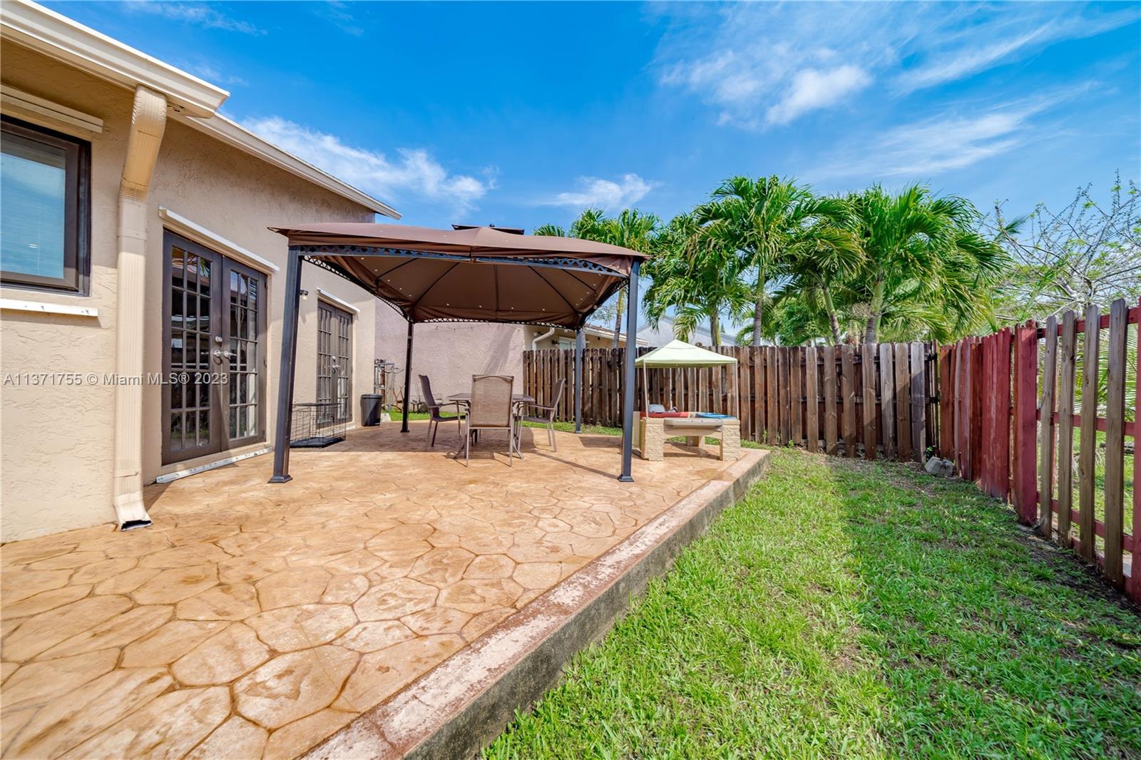 PEMBROKE LAKES SOUTH - Residential