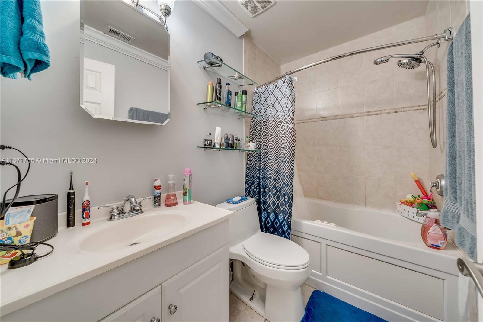 PEMBROKE LAKES SOUTH - Residential