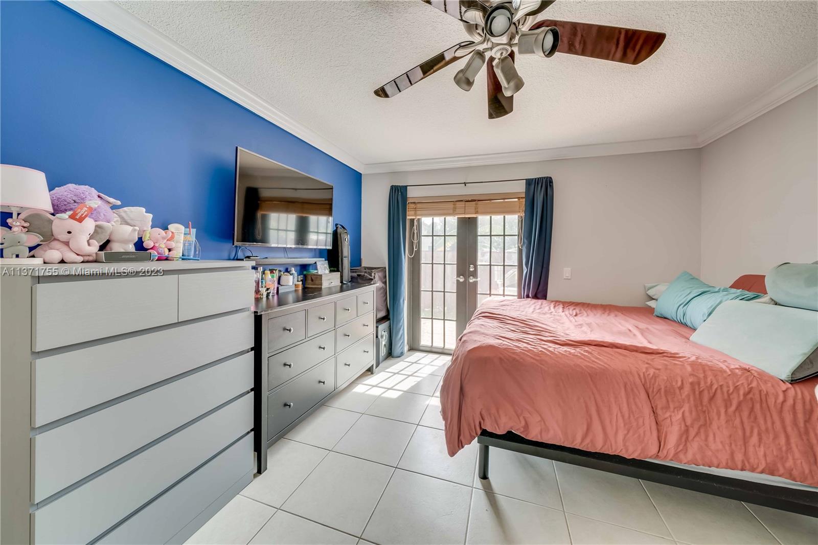 PEMBROKE LAKES SOUTH - Residential