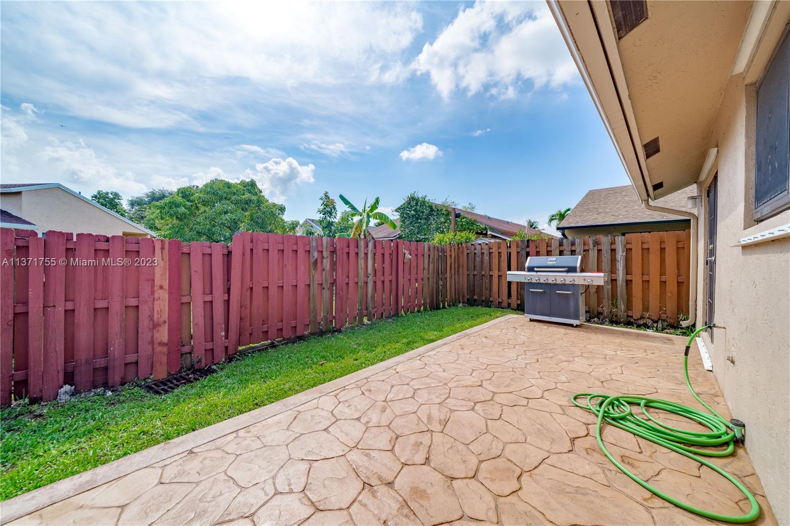 PEMBROKE LAKES SOUTH - Residential