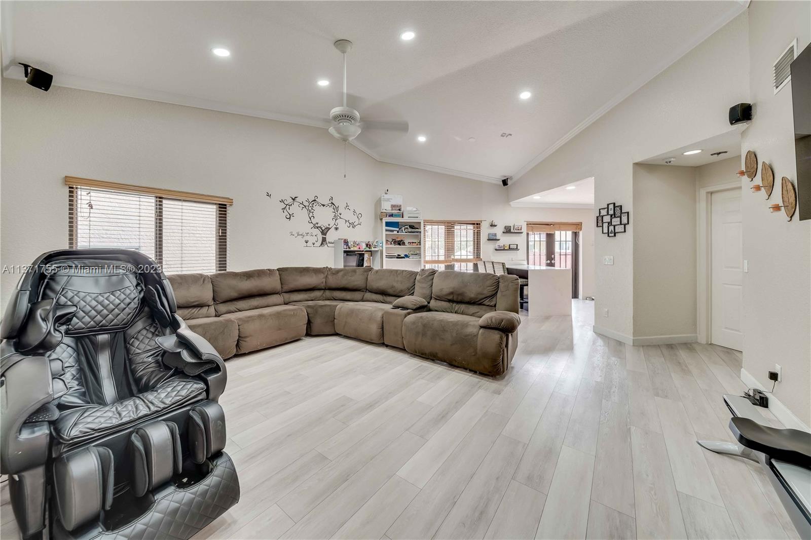 PEMBROKE LAKES SOUTH - Residential