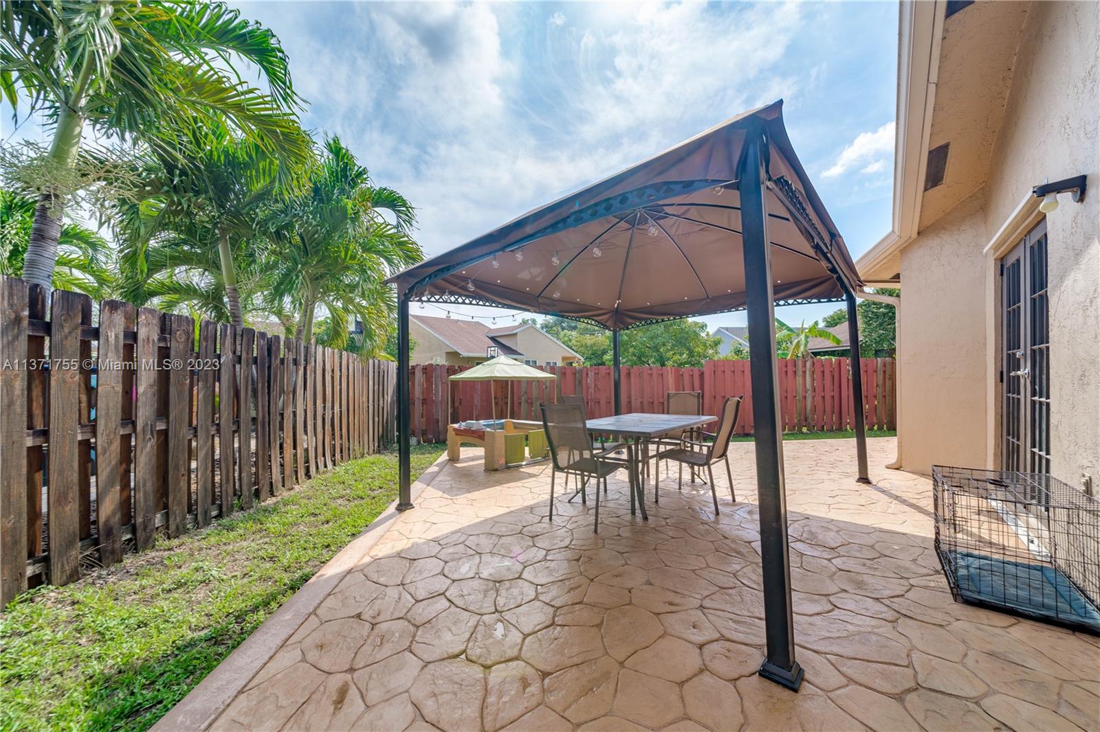 PEMBROKE LAKES SOUTH - Residential