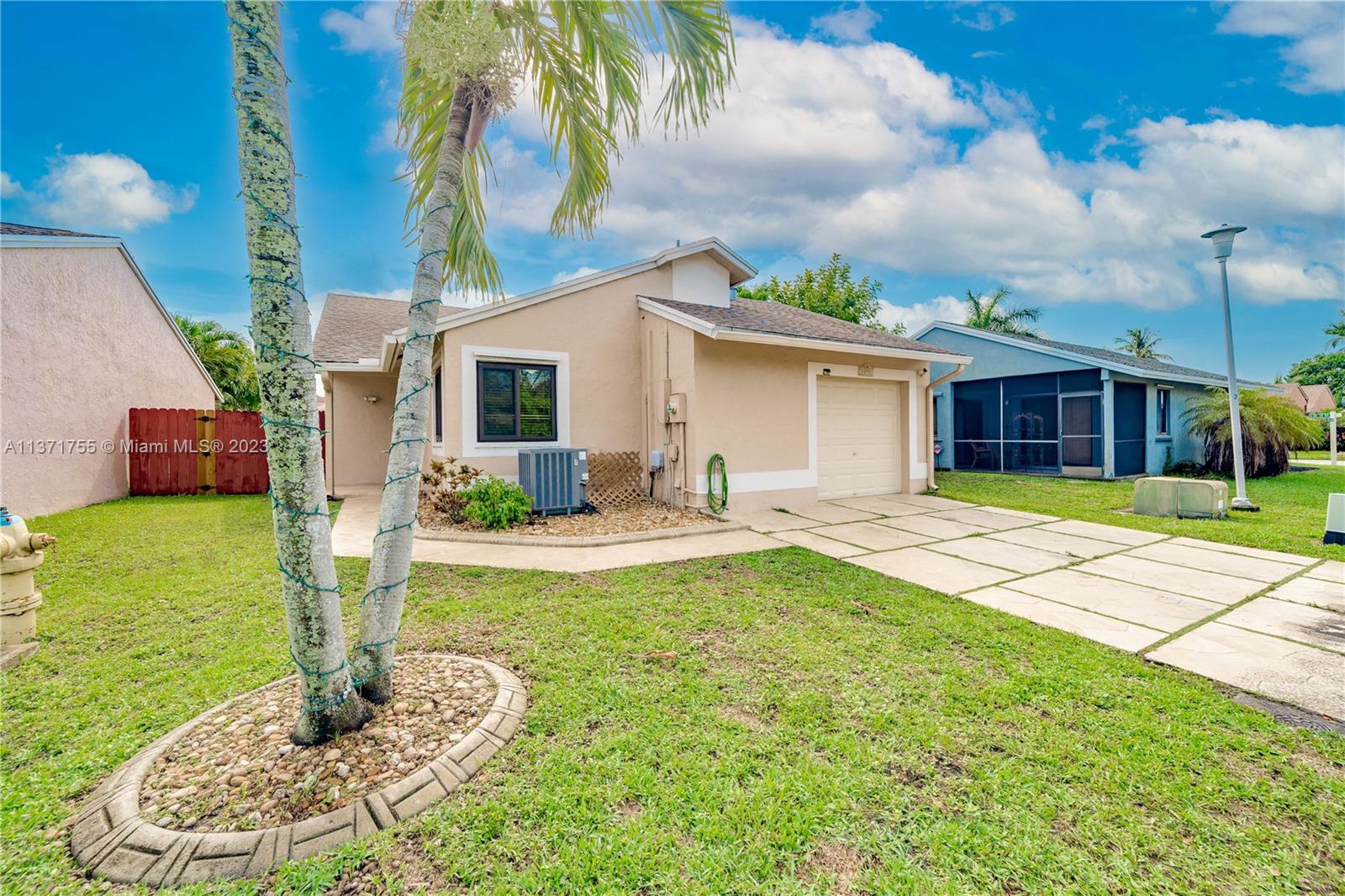 PEMBROKE LAKES SOUTH - Residential