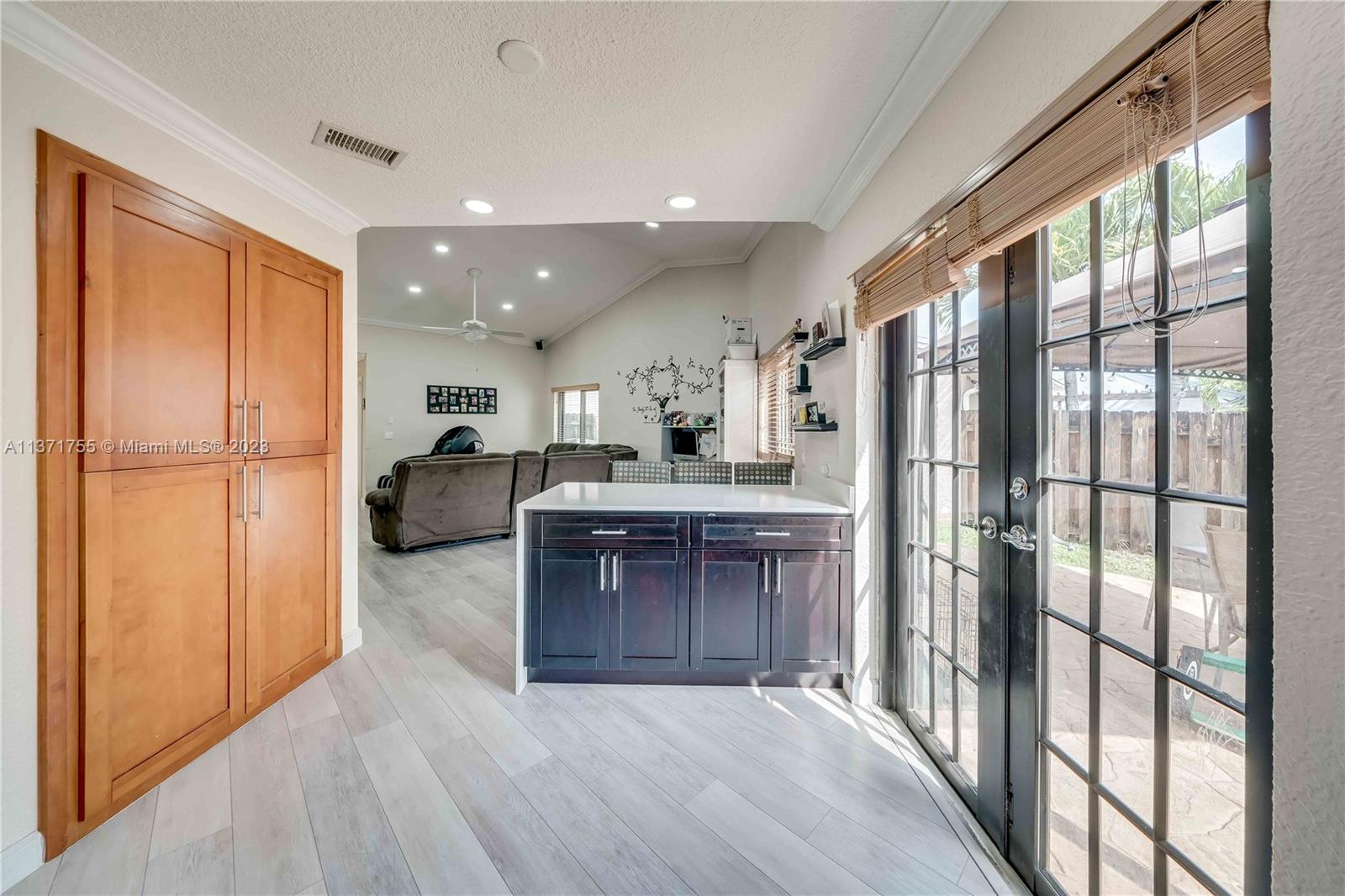 PEMBROKE LAKES SOUTH - Residential