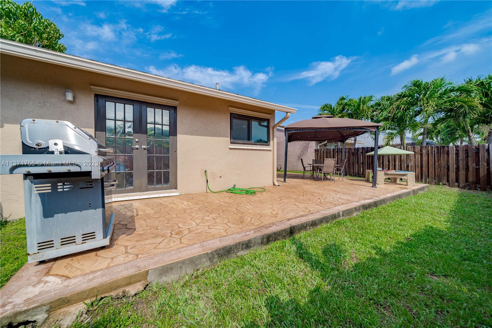 PEMBROKE LAKES SOUTH - Residential