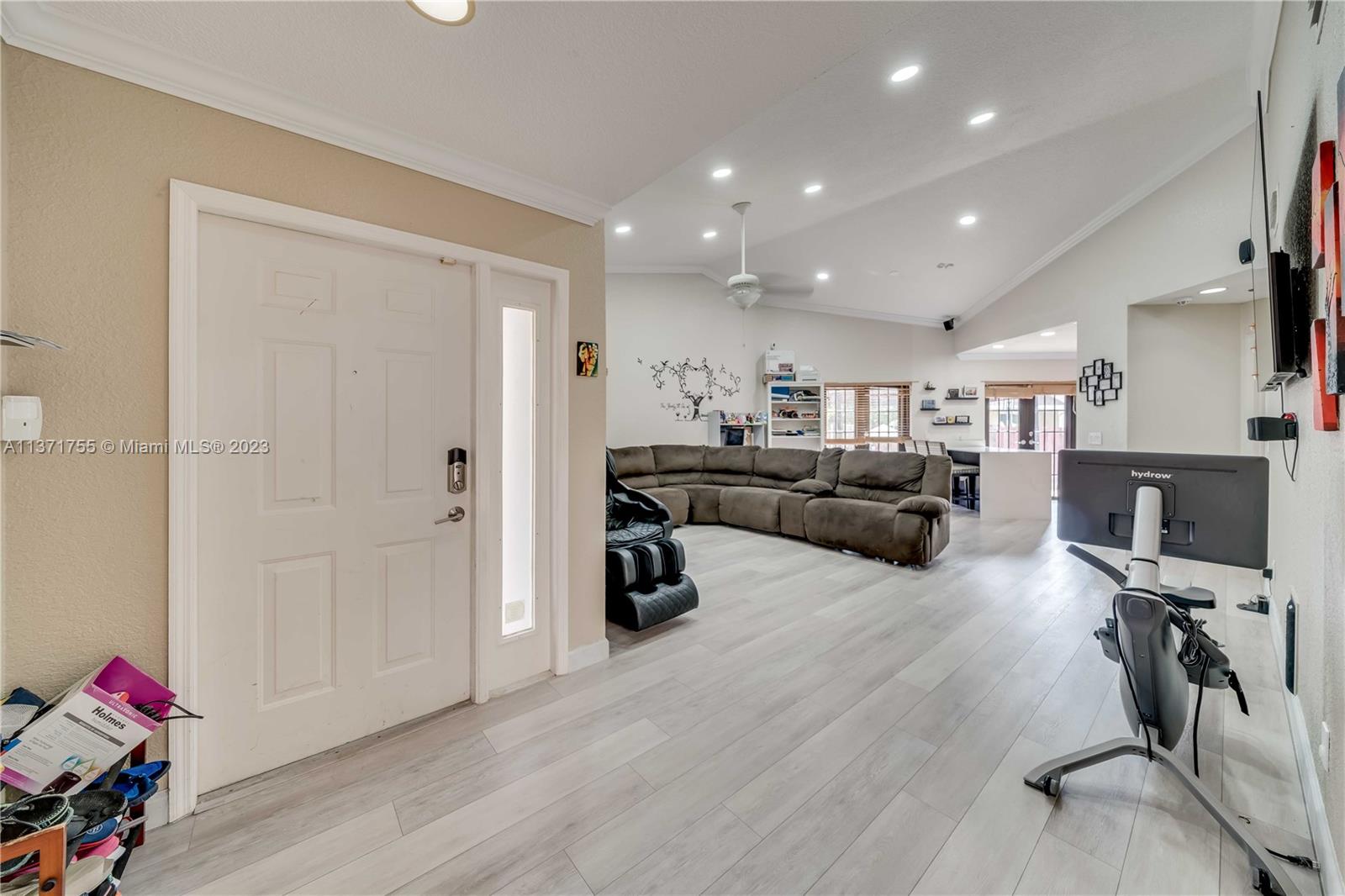 PEMBROKE LAKES SOUTH - Residential
