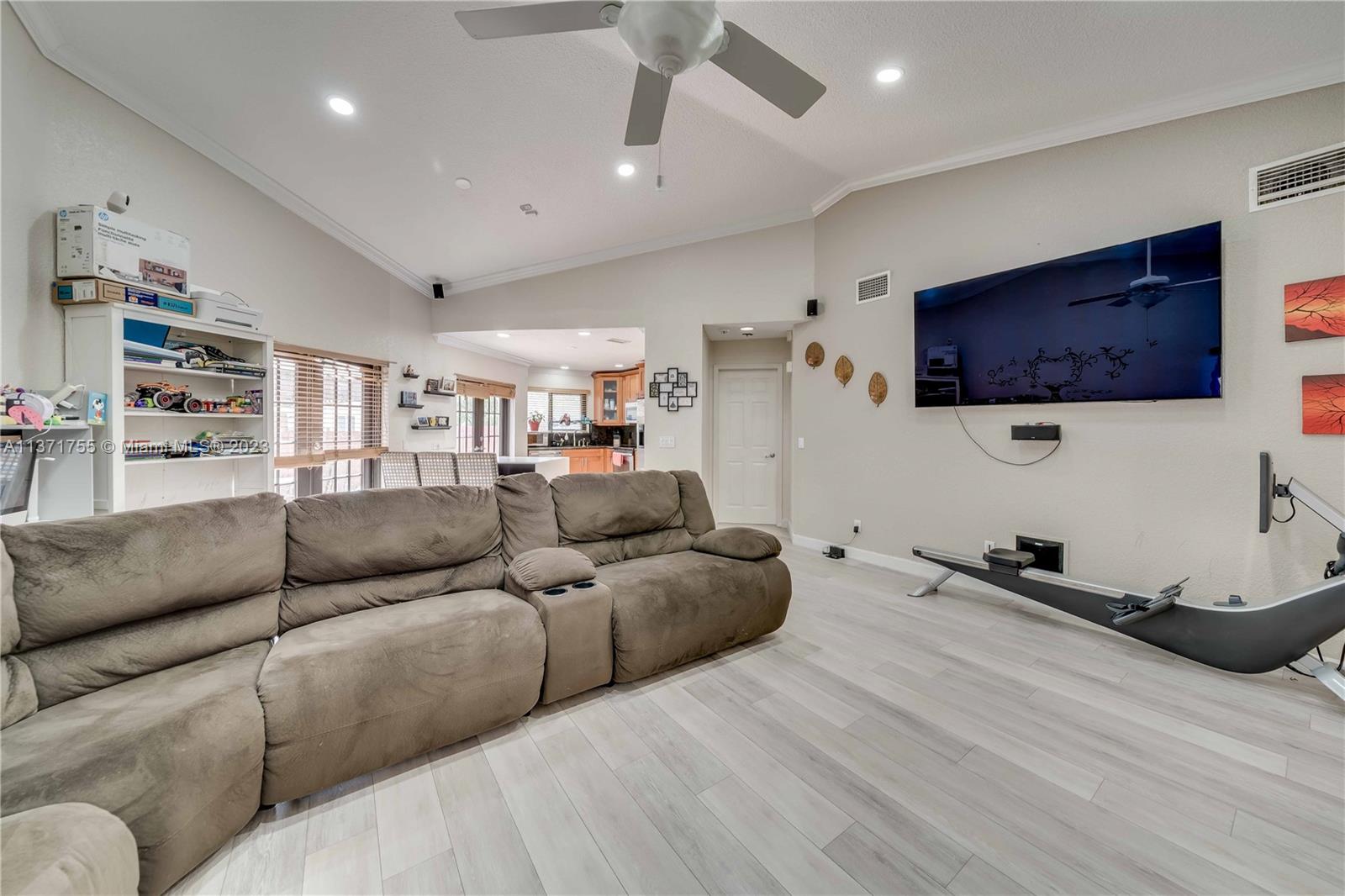 PEMBROKE LAKES SOUTH - Residential